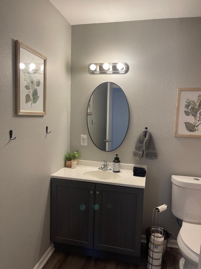 The Deannie Apt #6 - Simple And Homey 2Bd W/ Wifi Hamilton Luaran gambar
